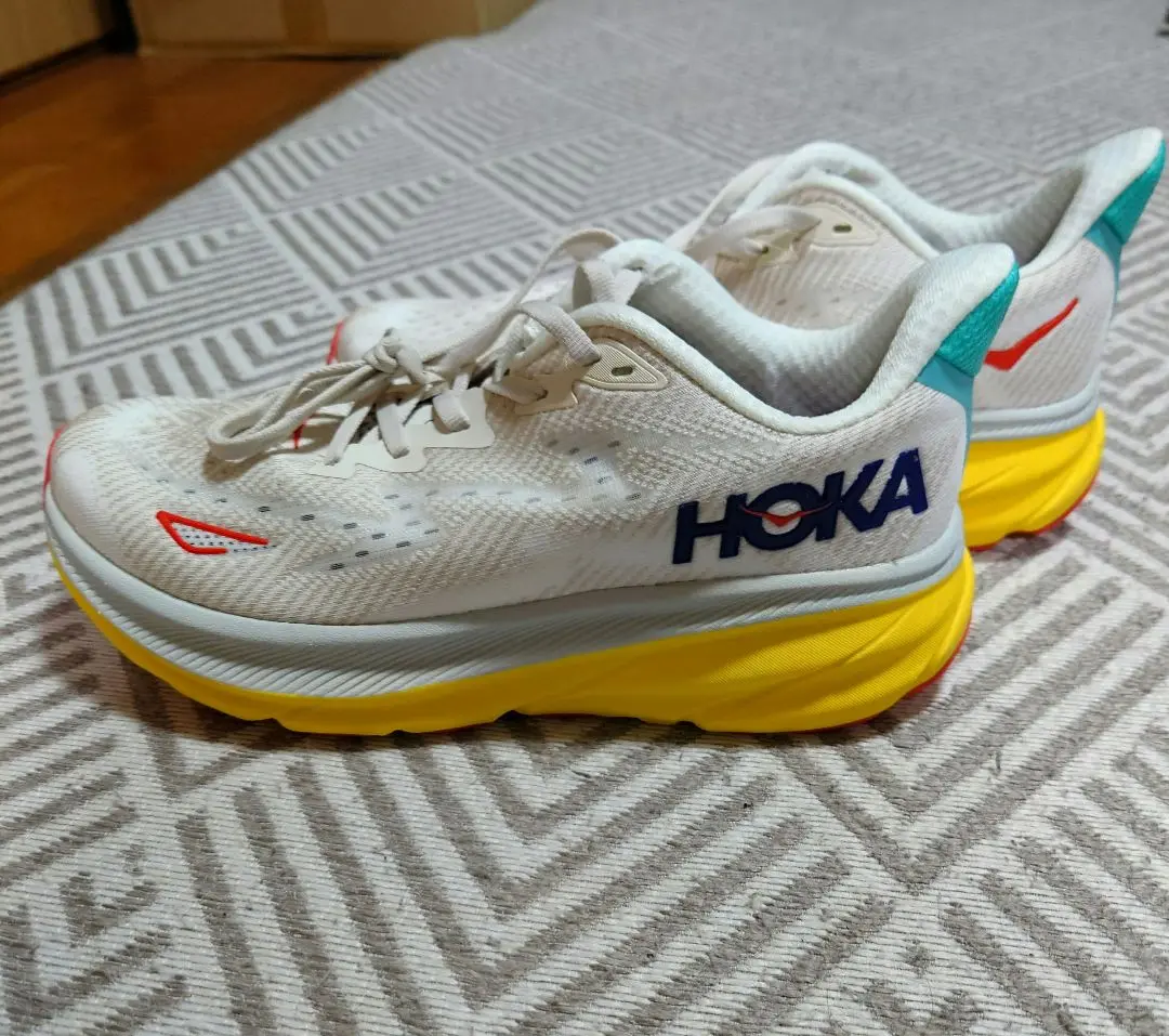 発送は11/18です【新品】HOKAクリフトン9 ワイド　ウィメンズ24.5cm Amazon.co.jp: [ホカオネオネ] 陸上/ランニング ランニング