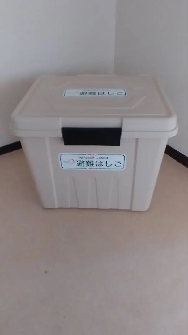 未使用　避難はしご入れボックス Amazon｜◇避難はしご用収納BOX◇ オリロー金属製折り畳み避難