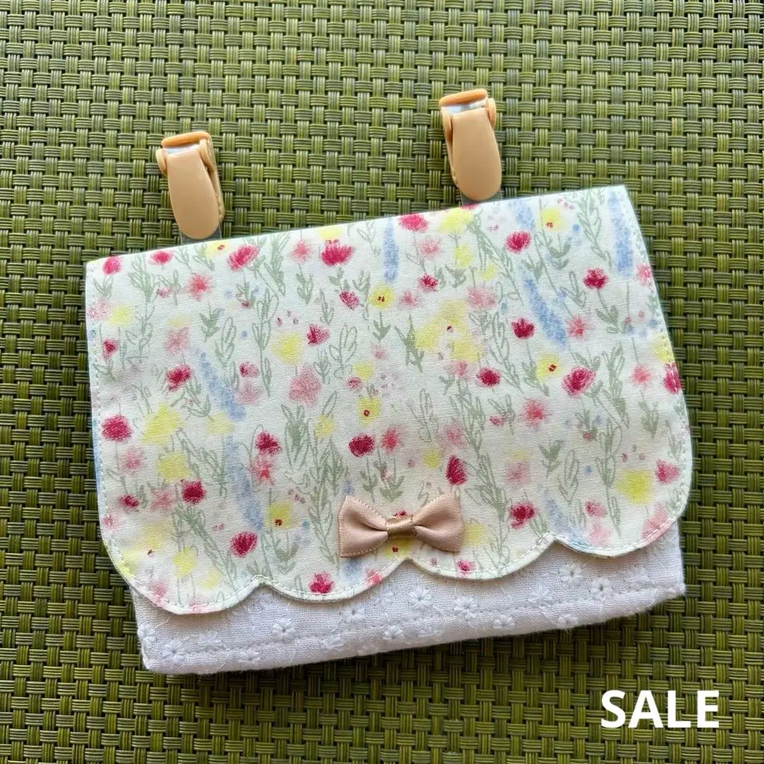Thumbnail of 6211. [SALE] Mobile Pocket Flower Field Scallop Girl with Clip