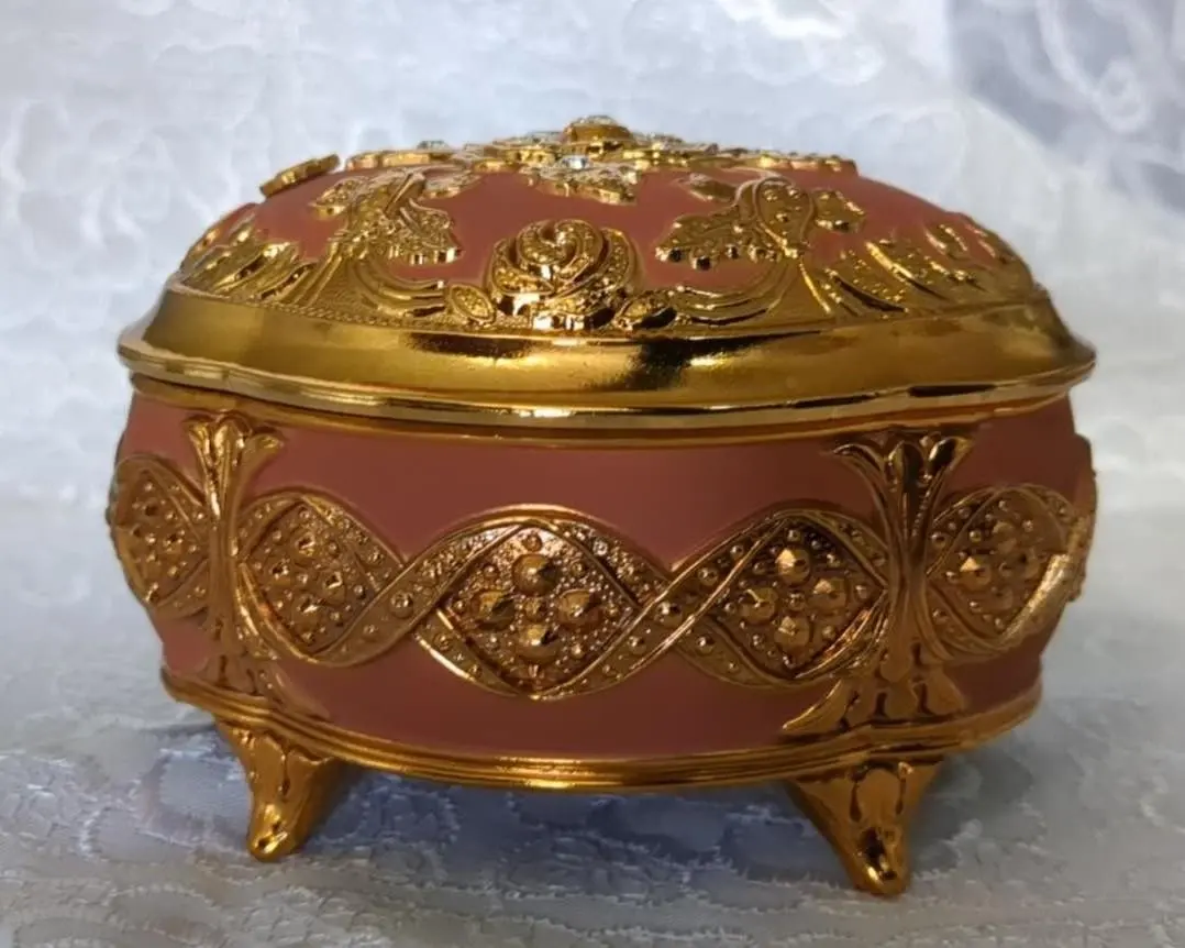 Thumbnail of Decorative pink and gold box