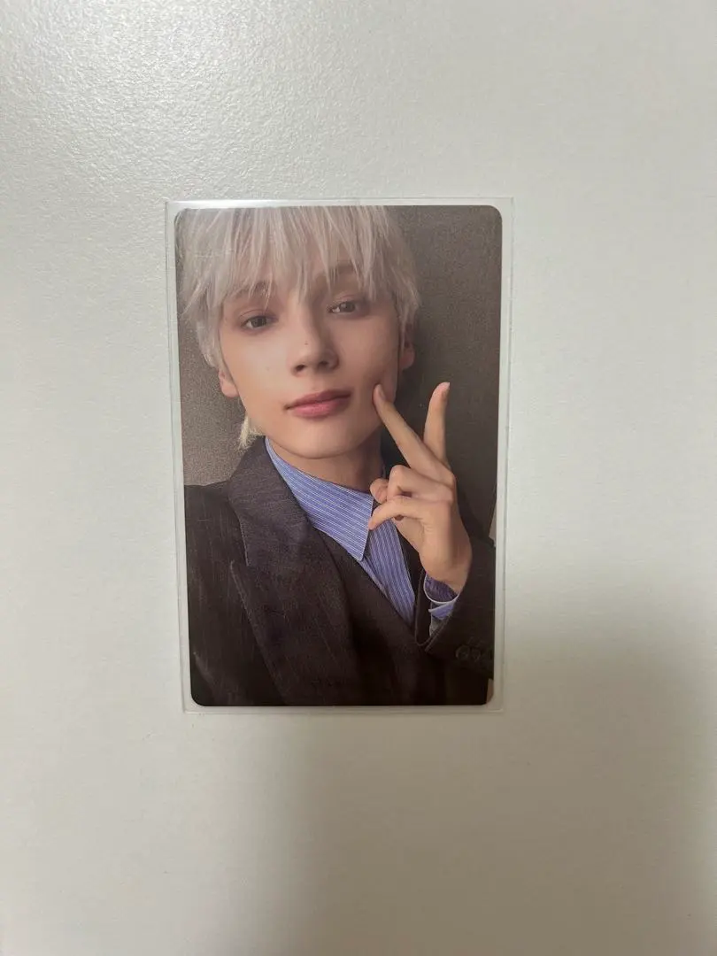 Thumbnail of TOMORROW X TOGETHER Huening Kai trading card