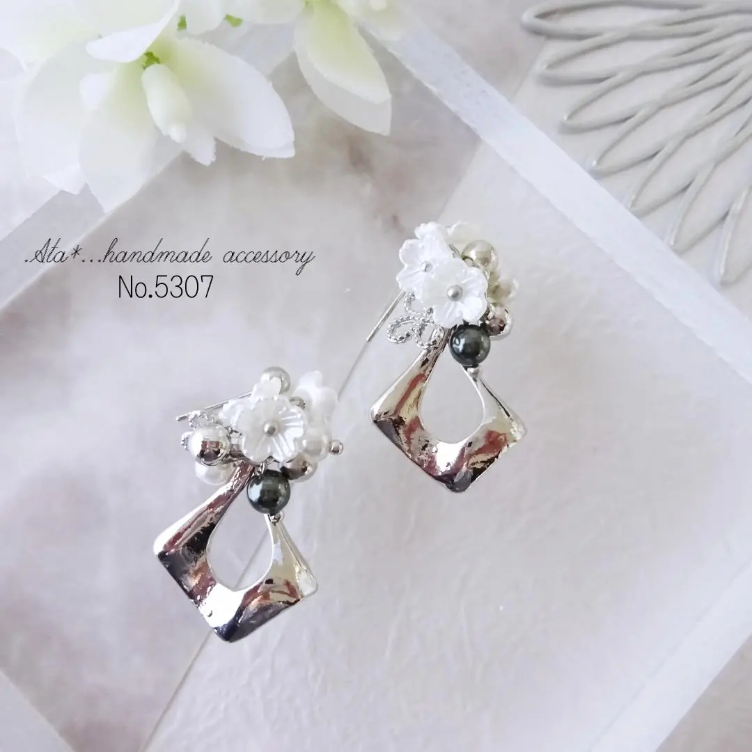 Thumbnail of No. 5307 Mini Flower and Pearl Teardrop Charm Silver Earrings/Earrings