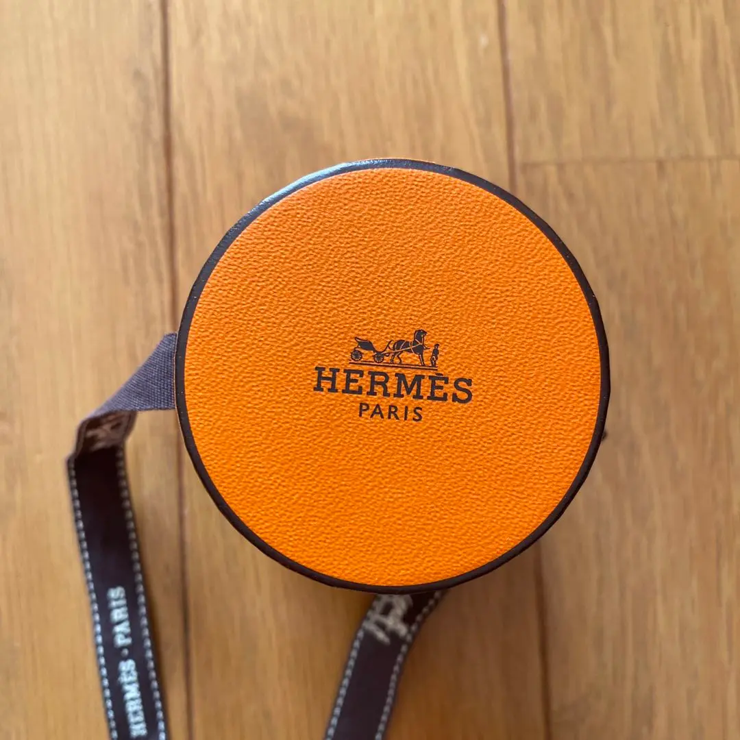 空箱】HERMES エルメス ツイリー用丸型BOX - メルカリ