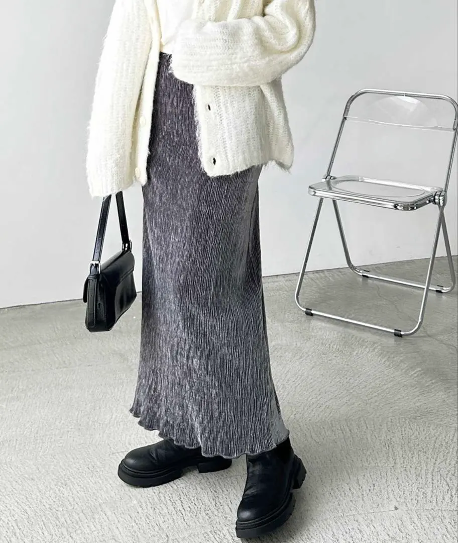 Thumbnail of GeeRA Velour Pleated Back Slit Long Tight Skirt - Gray - M