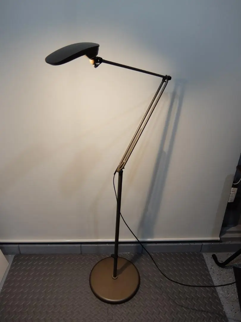 スワンデンキ　エグザームLEDフロアスタンド スワン電器(SWAN)のEXARM(エグザーム)LED フロアランプです