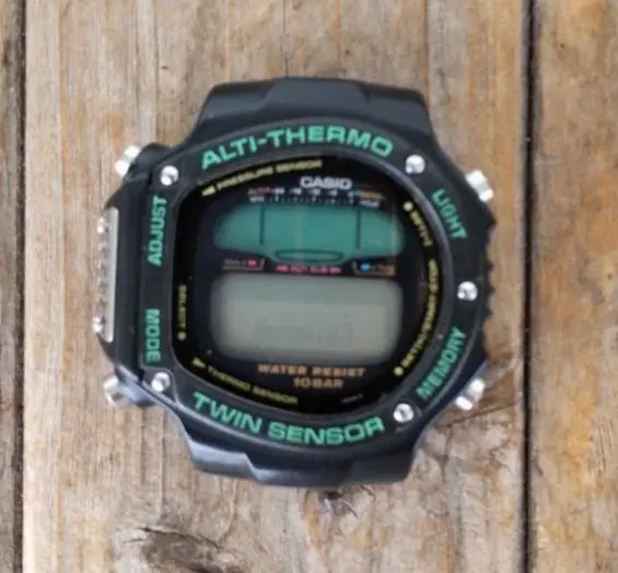 WWF CASIO ALTI-THERMO デジタル腕時計 CASIO 腕時計 カシオ/ 100M防水 デジタル クォーツラバーベルト