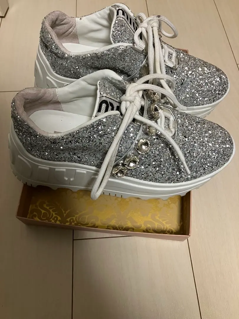 最安値！miumiuラメグリッタースニーカー　厚底スニーカー　シルバー　38 最安値！miumiuラメグリッタースニーカー 厚底スニーカー