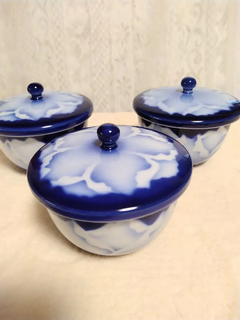 Thumbnail of Fukagawa Seiji Lidded Teacups, Set of 3, Peony Design, Rare