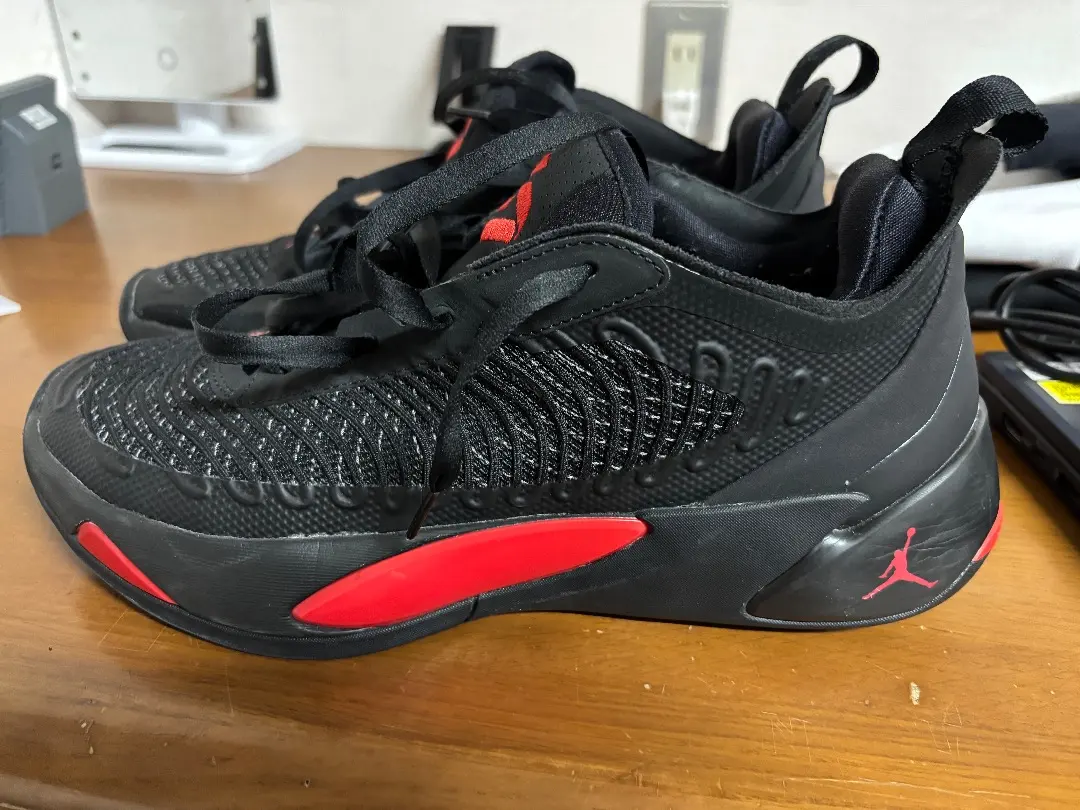 Jordan Luka 1 籃球鞋 黑/紅 的縮圖