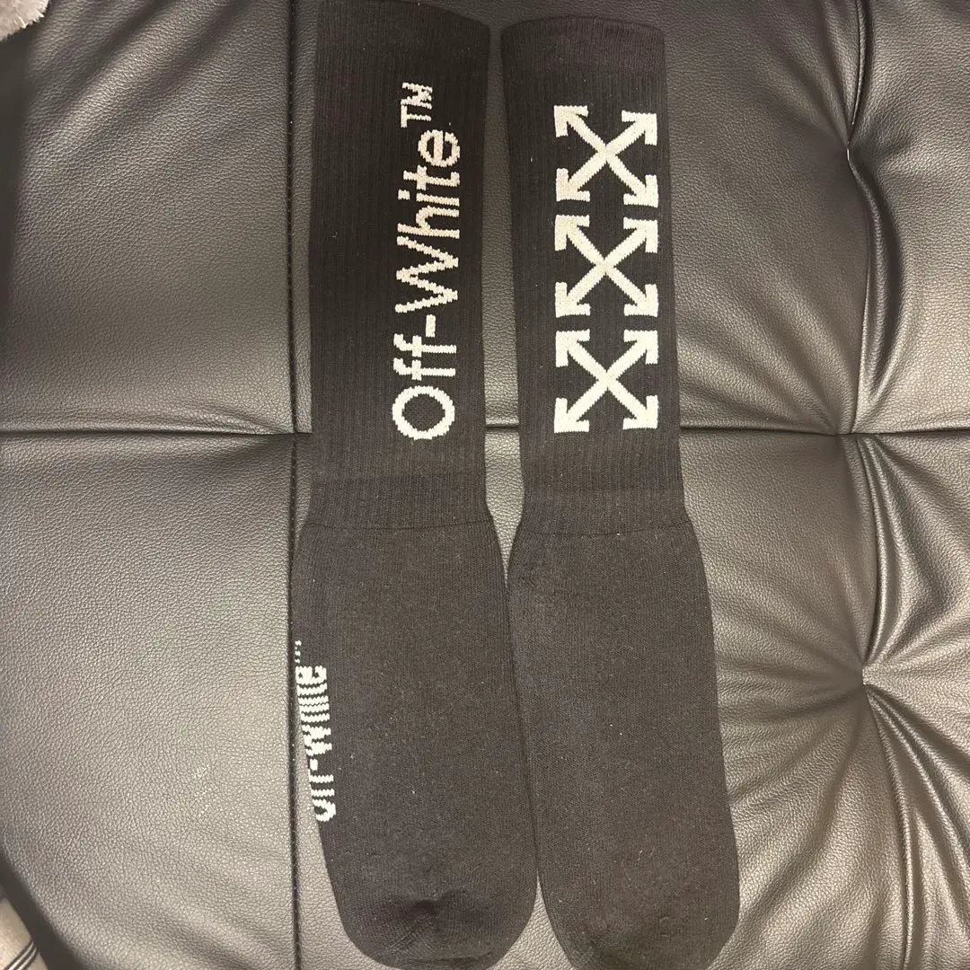 Off-White 国内発送 Quote ソックス off white（オフホワイト）の「OFF-WHITE “QUOTE”ソックス