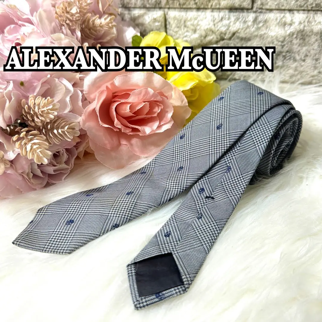 ◆美品◆ALEXANDER McQUEEN ネクタイ ロゴ柄 シルク100% 美品！ALEXANDER MCQUEEN グレー スカル柄ネクタイシルク100
