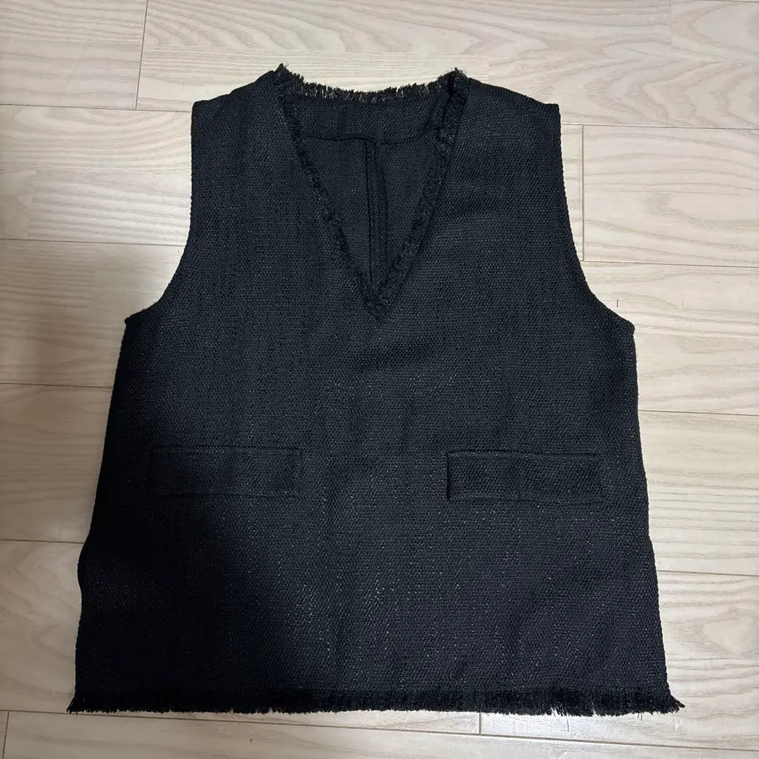 Thumbnail of Sale ⭐︎ New ⭐︎ titivate V-neck Sleeveless Vest
