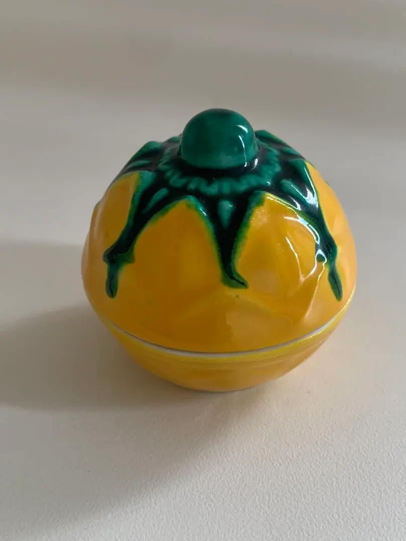 Thumbnail of Tea ceremony utensil: Kogo (incense container) - Fuki-no-Tou (butterbur sprout)