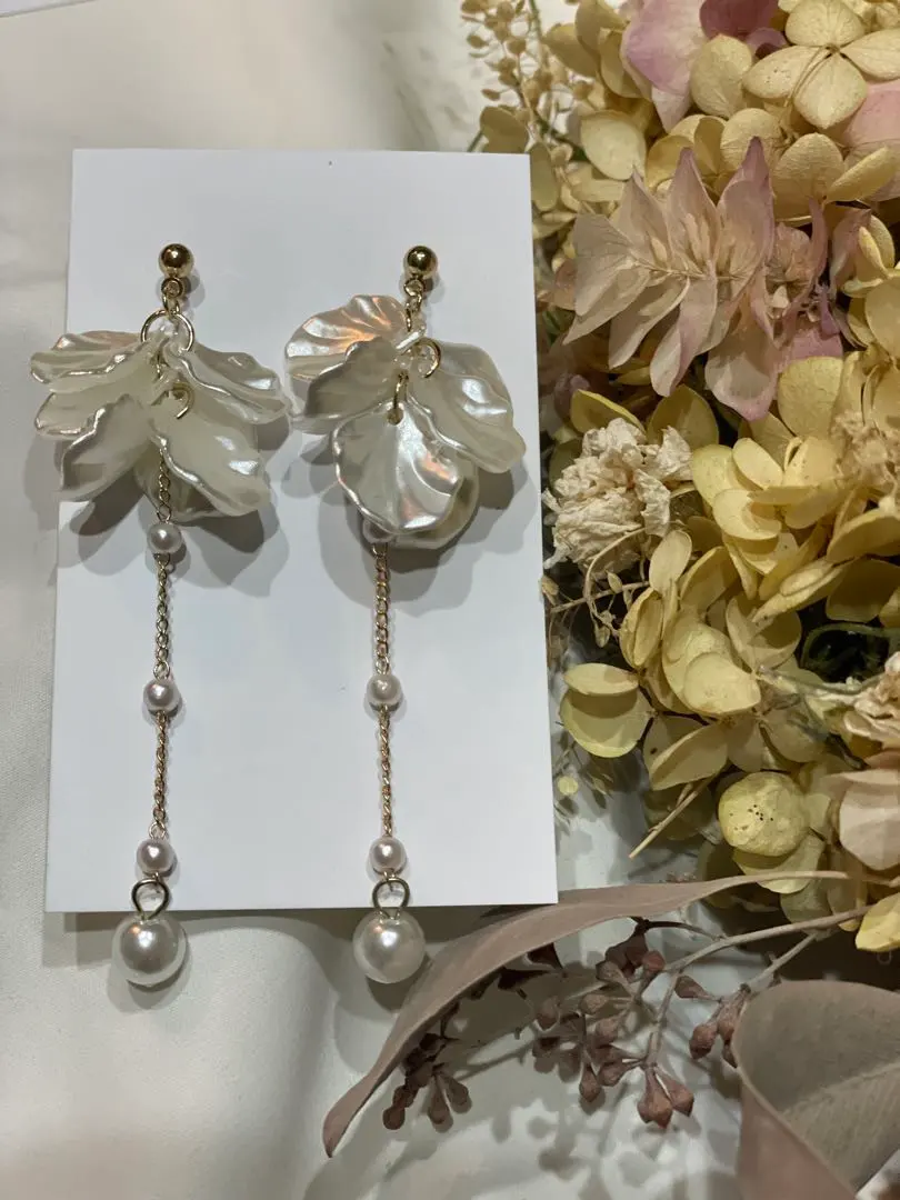 Thumbnail of ⭐︎Handmade Earrings⭐︎ Shell Flower Pearl For Invitations Parties Occasions