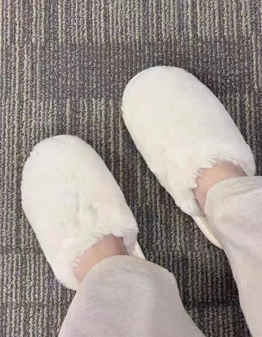 白色仿毛拖鞋 的縮圖
