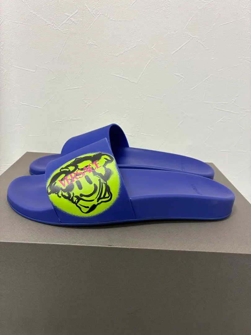 VERSACE 国内関税込 メドゥーサ レザー トング サンダル VERSACE(ヴェルサーチェ) サンダル(メンズ) - 海外通販のBUYMA