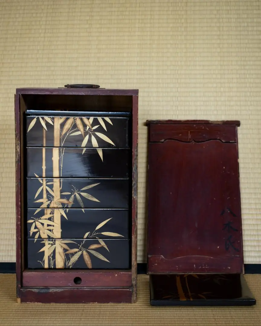 松蒔絵五段重　蓋二枚付（桐箱） Yahoo!オークション -「五段 重箱 蒔絵」の落札相場・落札価格