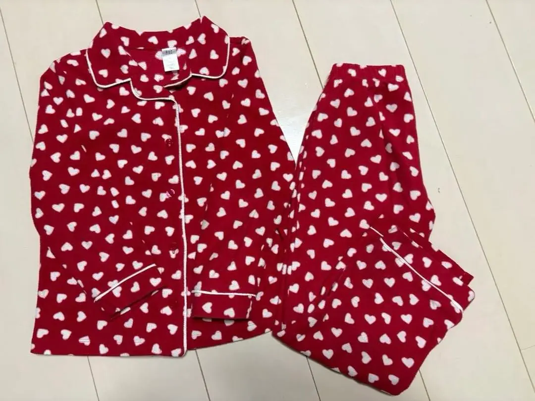 Thumbnail of GAP KIDS Heart Pattern Pajamas Size 6 (120cm)
