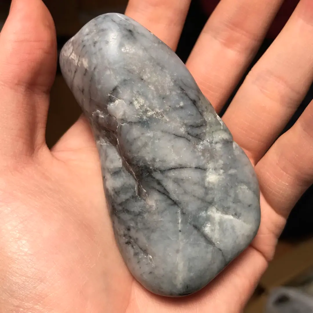 糸魚川翡翠原石【海岸・糸巻き】158g 糸魚川翡翠漂石 G00541 83mm*75mm*48mm 糸魚川 ひすい 原石 海中