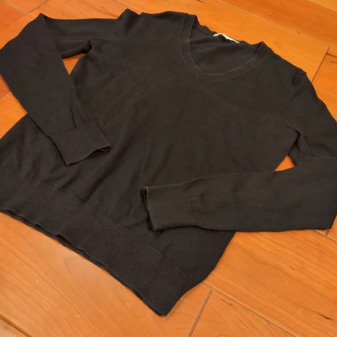 Thumbnail of Premium Cotton Black V-Neck Sweater M UNIQLO