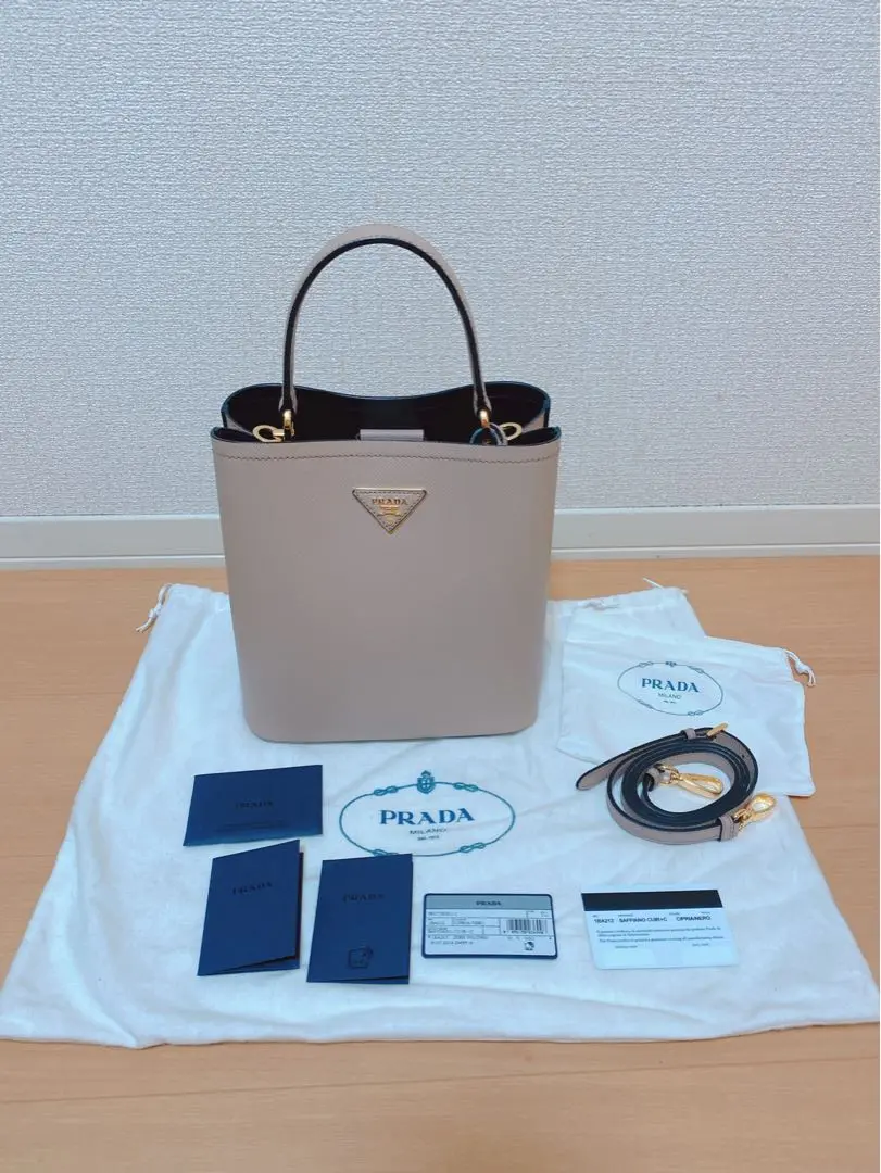 【さち】PRADA パニエ サフィアーノ バッグ 2025年最新】prada サフィアーノ パニエの人気アイテム - メルカリ