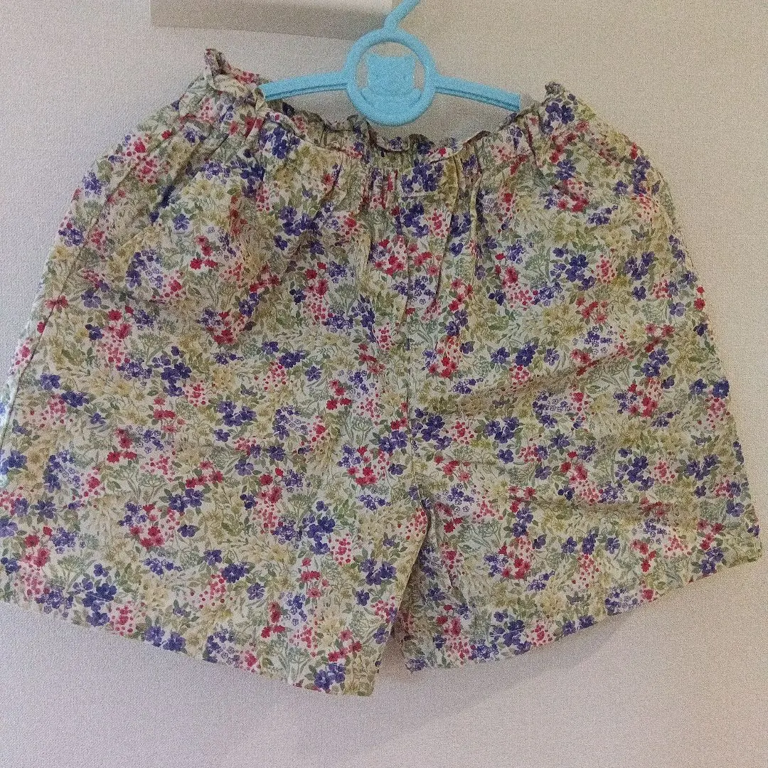 Thumbnail of Uniqlo 100% cotton floral print shorts, size 140