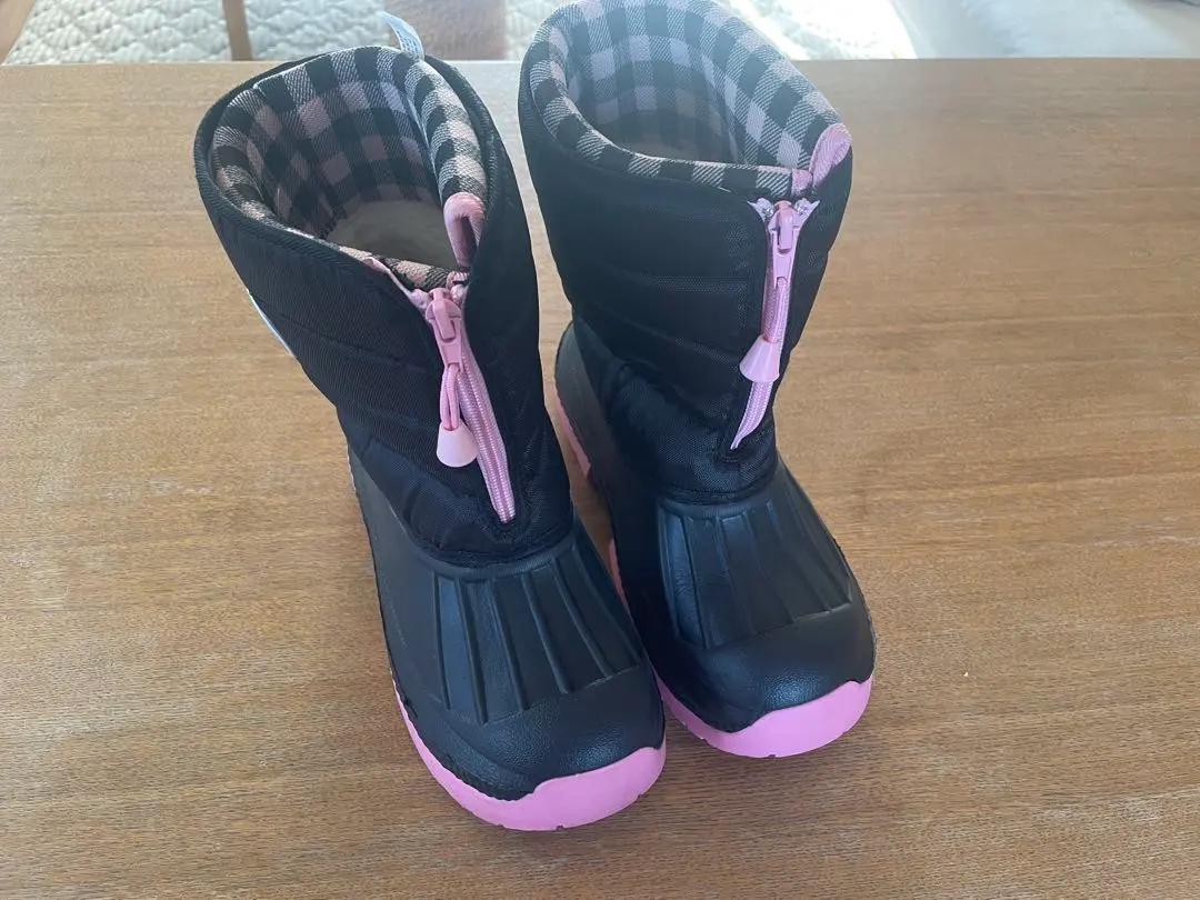 Thumbnail of Kids' winter boots, black and pink
