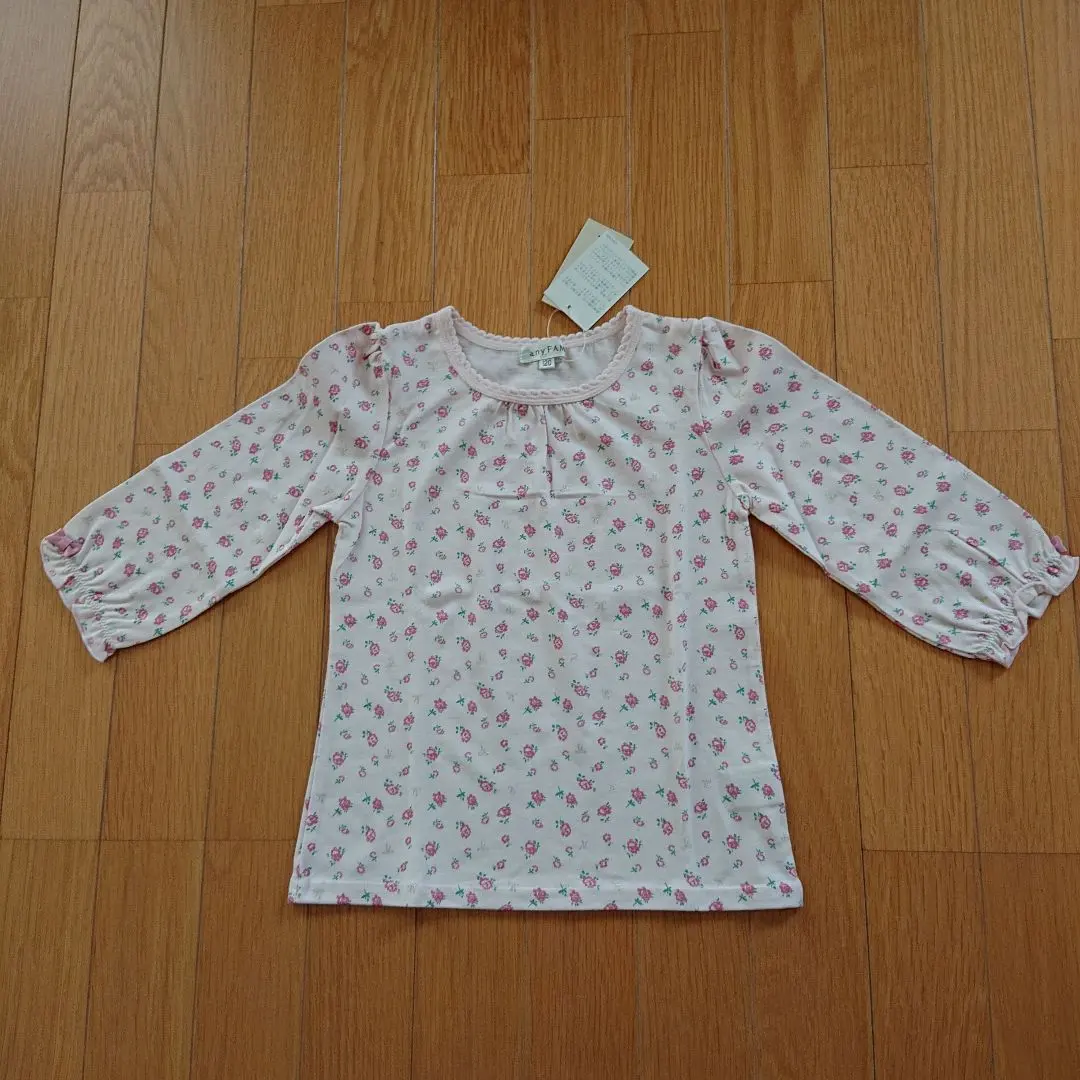Thumbnail of Unused anyFAM 3/4 sleeve cut-and-sew top 120 floral pattern