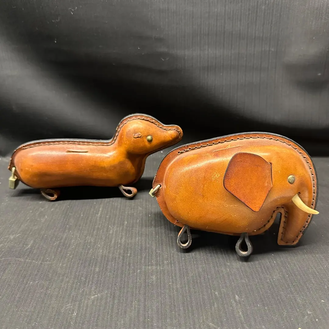 【新品、未使用品、箱付き】クジラ　貯金箱　鴻池製作所　鍵2個付 鴻池製作所 KONOIKE 本革レザー くじら貯金箱 鍵付きの通販 by
