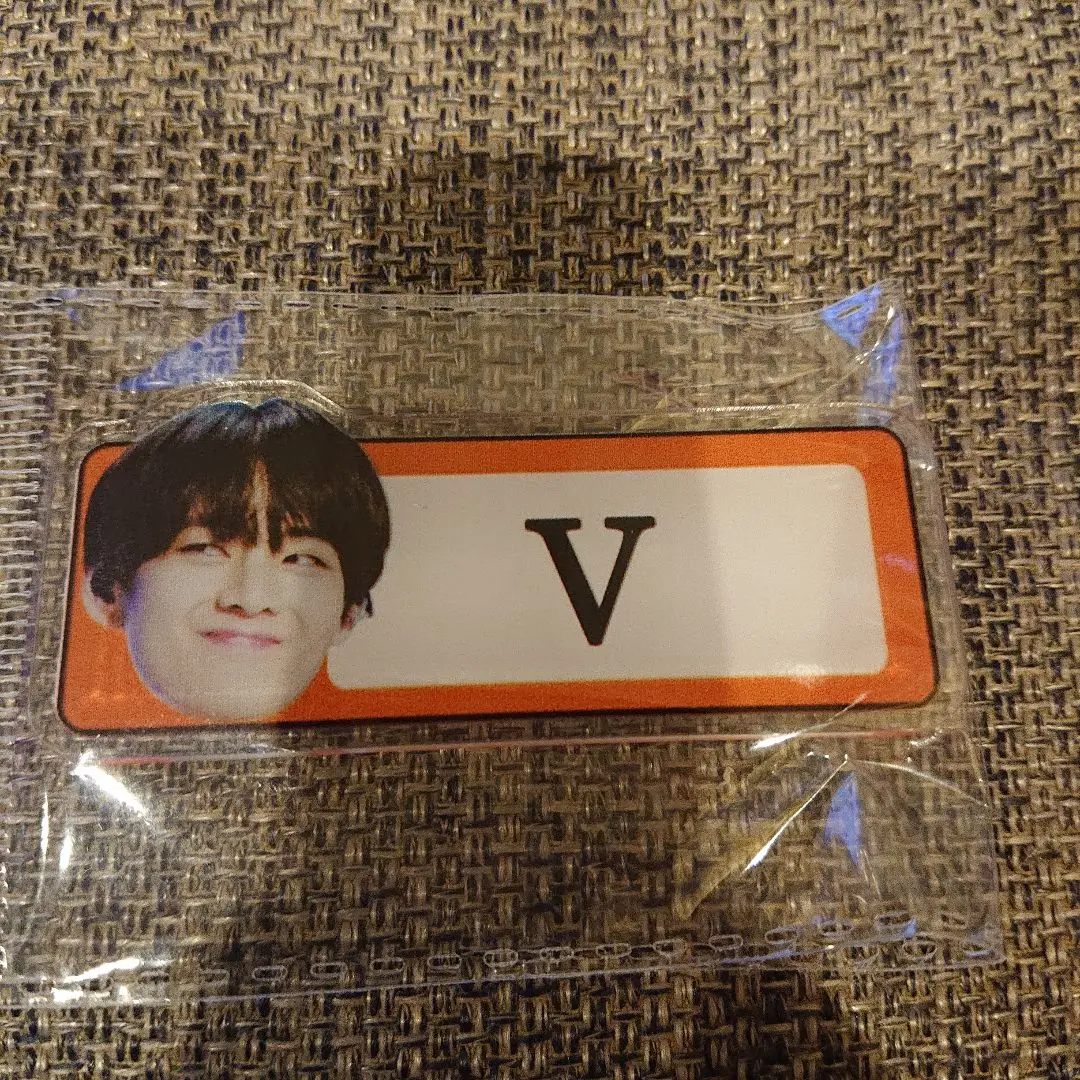 BTS  名札　バッチ　テテ　テヒョン　V 2025年最新】bts テテ ネームプレートの人気アイテム - メルカリ