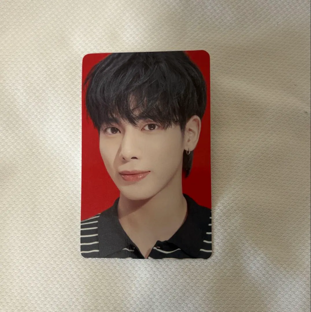 Thumbnail of TXT sanctuary Taehyun trading card