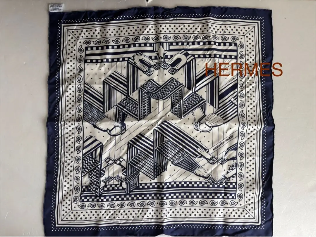再入荷】エルメスのカレ55 新作バンダナ柄 ジグザグのサングル