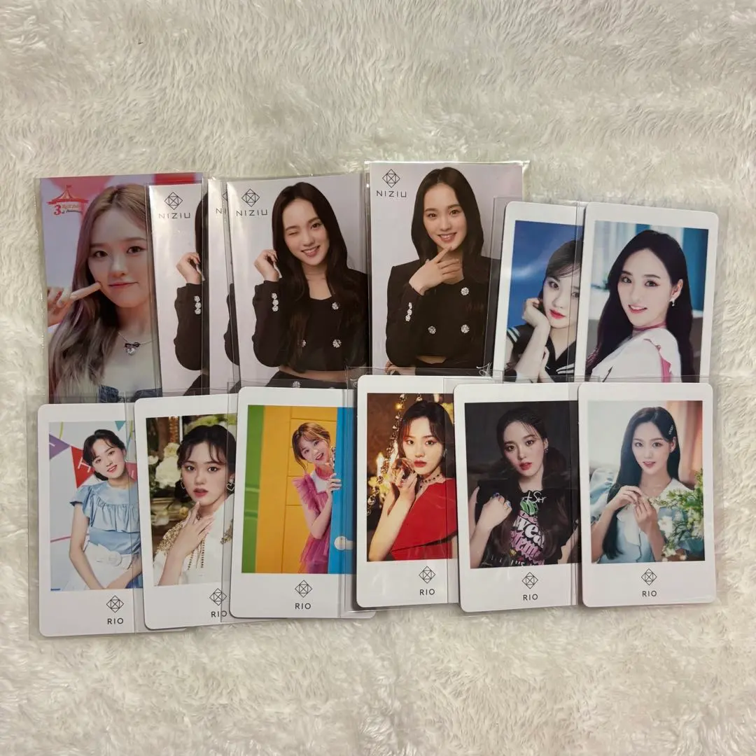 Thumbnail of NiziU Rio sticker and trading card set