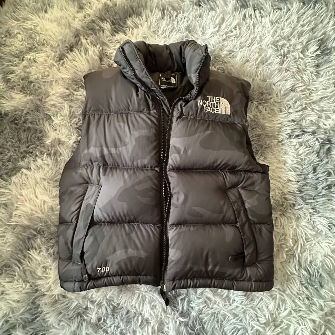 【人と被らない❗️】thenorthface センターロゴヌプシベスト 美品】ザノースフェイス ヌプシ ダウンベスト バックセンター