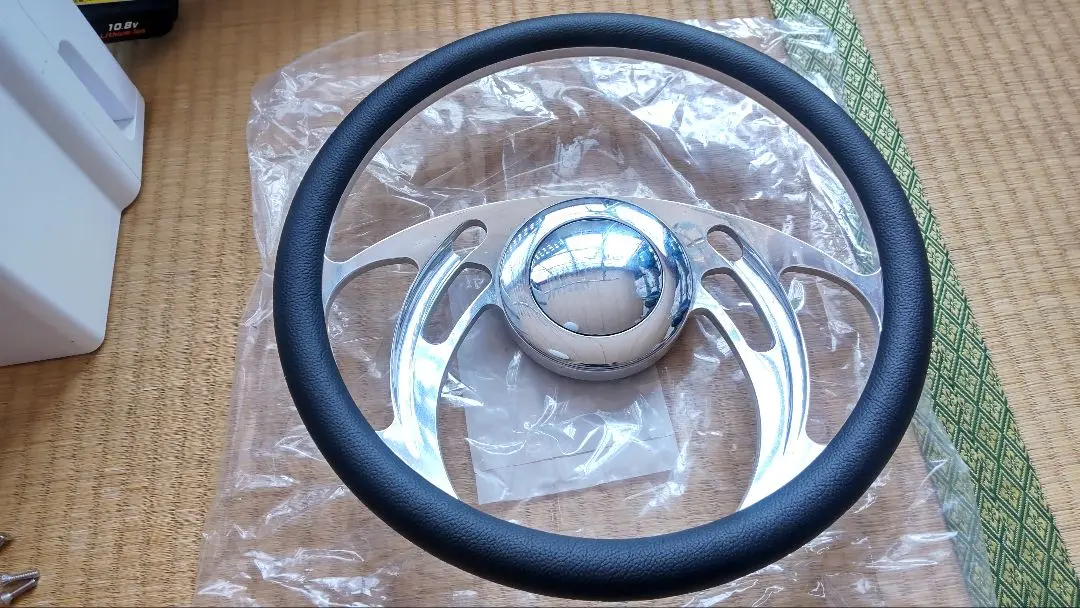 グランツステアリング　約30π グラントステアリング グランツホワイト 30π 旧車 ムーンアイズ