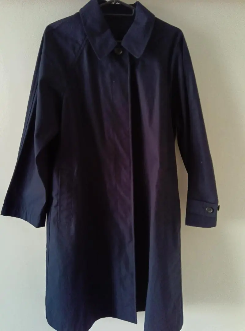 Thumbnail of Women's trench coat, Uniqlo