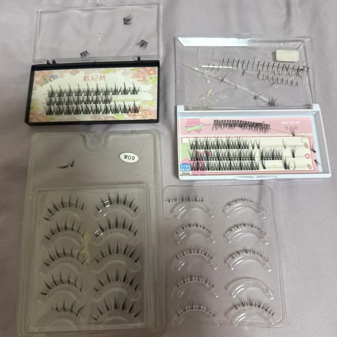 Thumbnail of 4 sets of false eyelashes