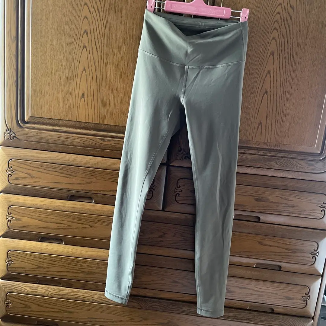 Thumbnail of Lululemon Wunder Train 28, size 6, with shopping bag