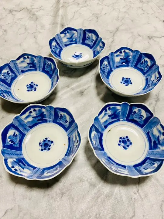 Thumbnail of Imari ware, Ko-Imari, small hand-held bowls, sometsuke (blue and white), set of 5, new, nimono-ki (煮物器 - stewing dish), flower-shaped, rare