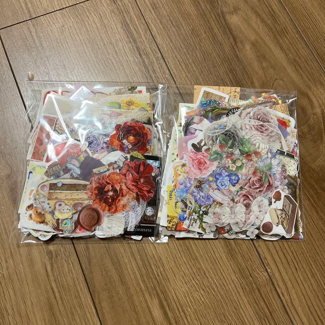 Thumbnail of Flake seals, large quantity, bulk sale, approximately 400 pieces per bag, 2 sets, a78