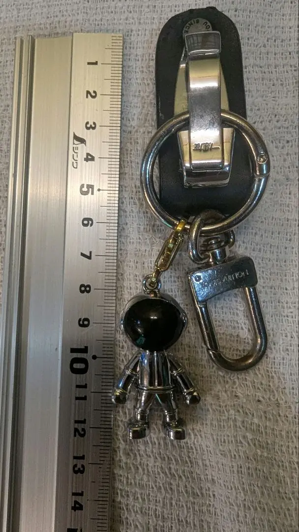 ルイヴィトン キーホルダー バッグチャーム 宇宙飛行士 MP2212 2025年最新】 ルイヴィトン キーホルダー 宇宙飛行士の人気