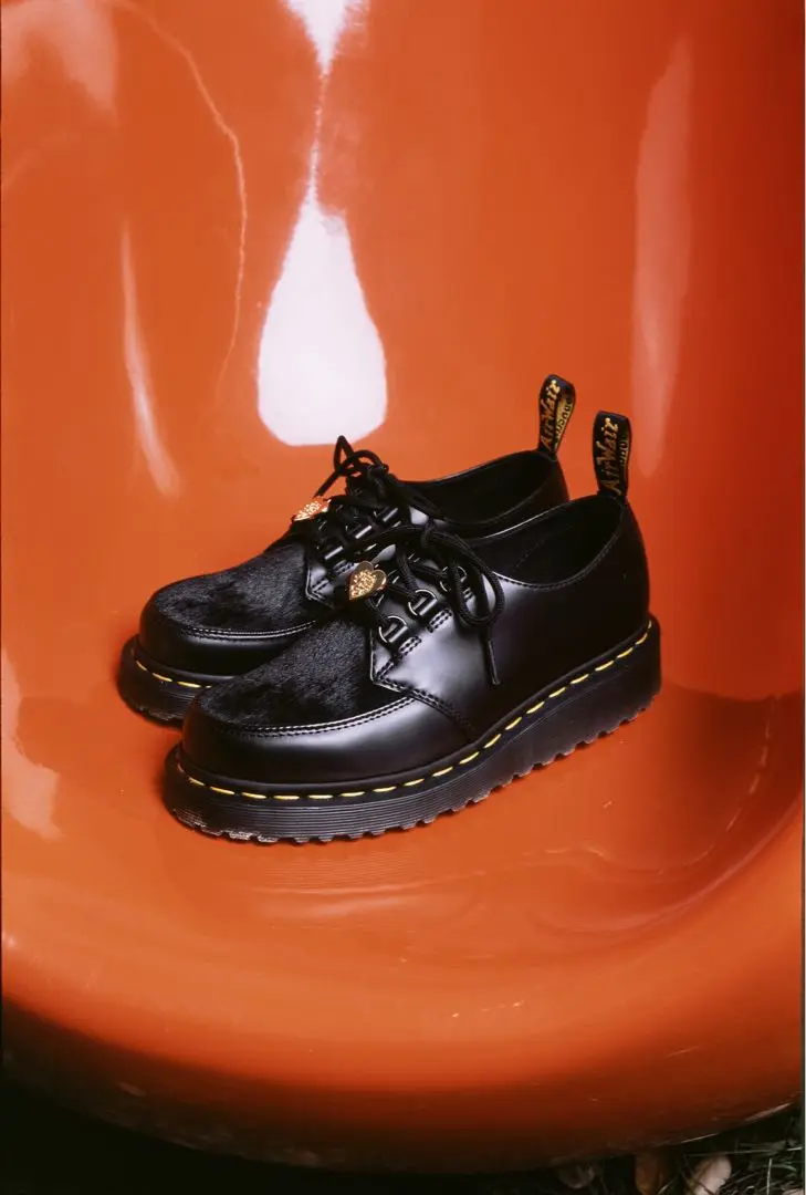 2025年最新】DR. MARTENS GIRLS DON'T CRYの人気アイテム - メルカリ