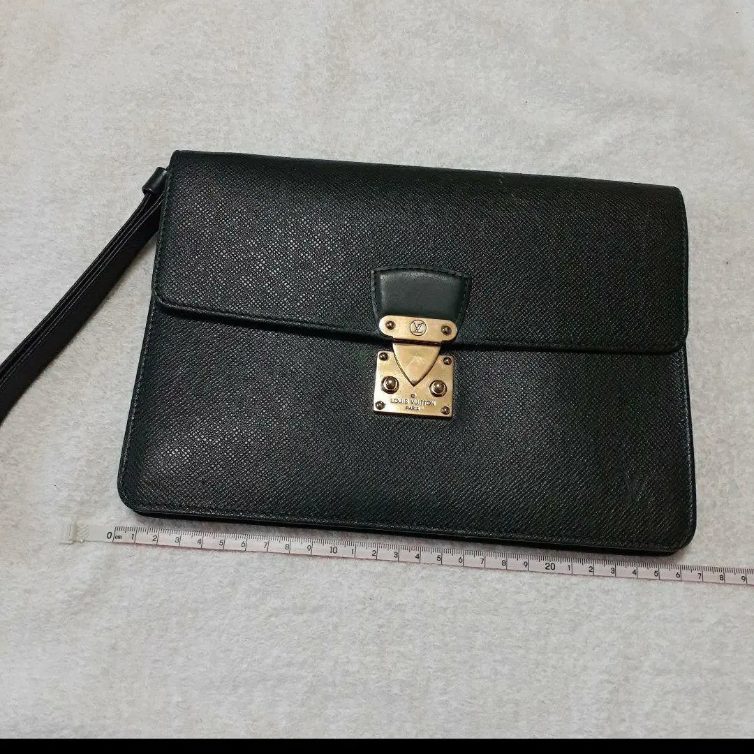 路易威登 Taiga 系列 Dragonne 手拿包 綠色 的縮圖