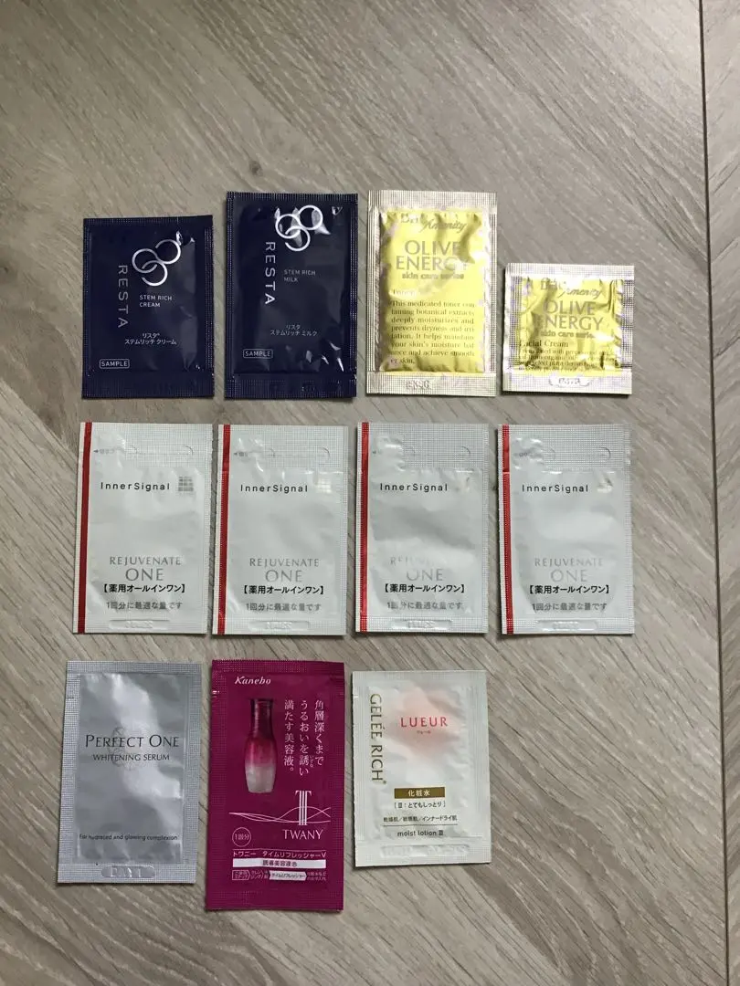 Thumbnail of Skincare samples