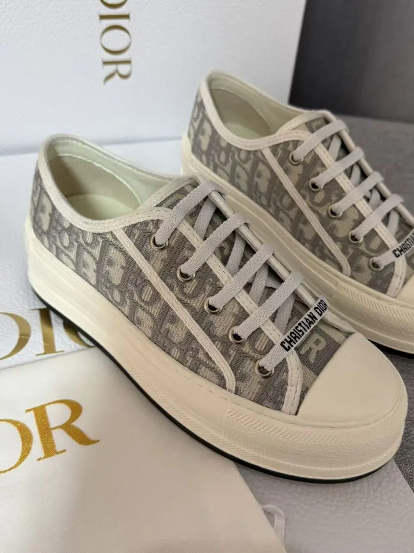 Thumbnail of Women's sneakers, size 37, beautiful condition