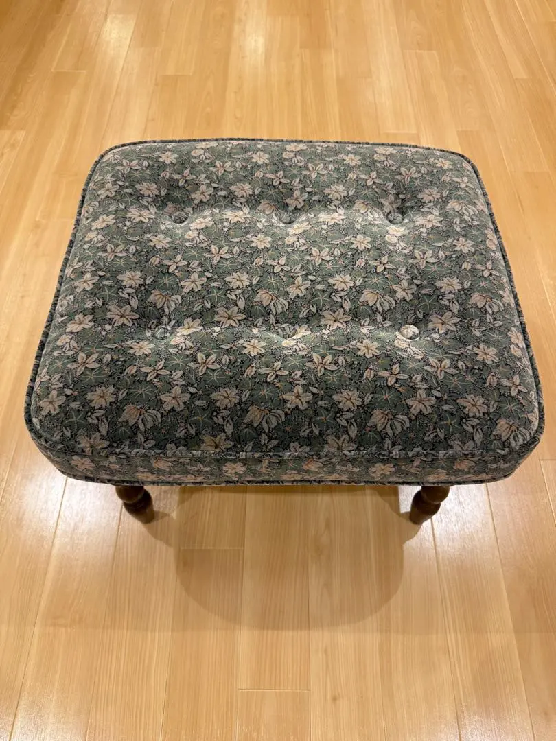 【美品】カリモクkarimoku コロニアル オットマン 花柄 レトロビンテージ カリモク/karimoku コロニアル オットマン スツール ラタン 花柄