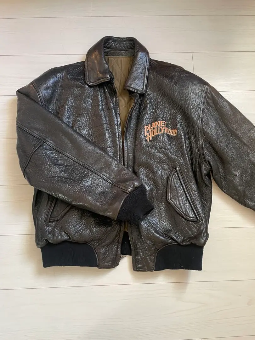 プラネットハリウッド スタジャン レザージャケット デカロゴ 刺繍ロゴ 2025年最新】planet hollywood レザーの人気アイテム - メルカリ