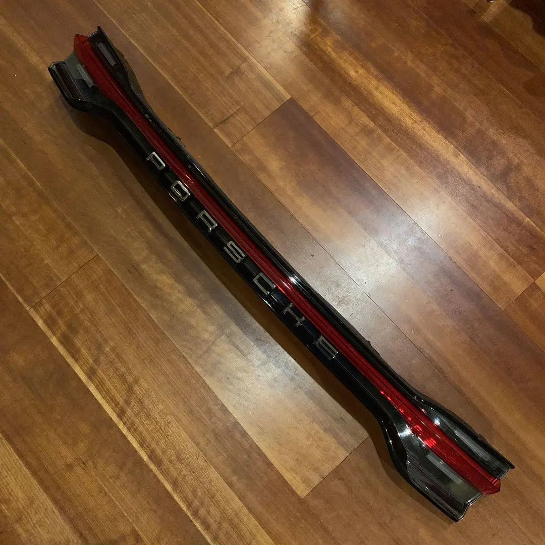 送料無料】新型マカン リアテールガーニッシュ 95B945208