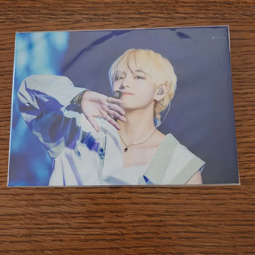 Thumbnail of BTS V photo