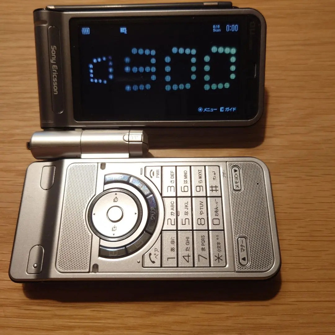 W44S au シルバー 美品 Sony Ericsson デジタルラジオ対応のau・W44S [携帯電話] All About